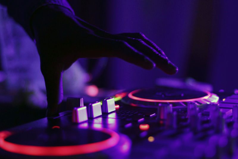 Hikaye: DJ Cinayeti